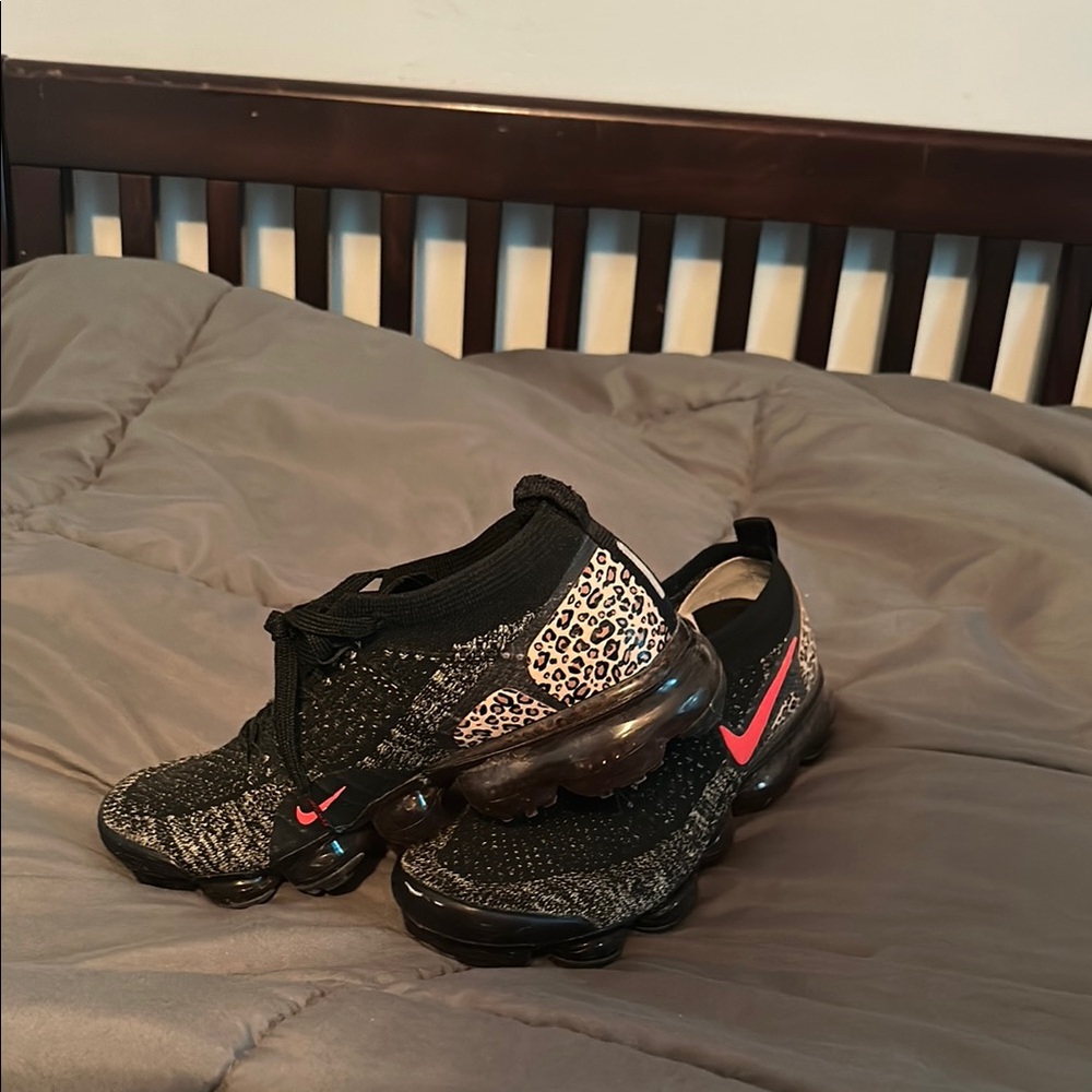 Nike sox women’s Black and Pink Shoes